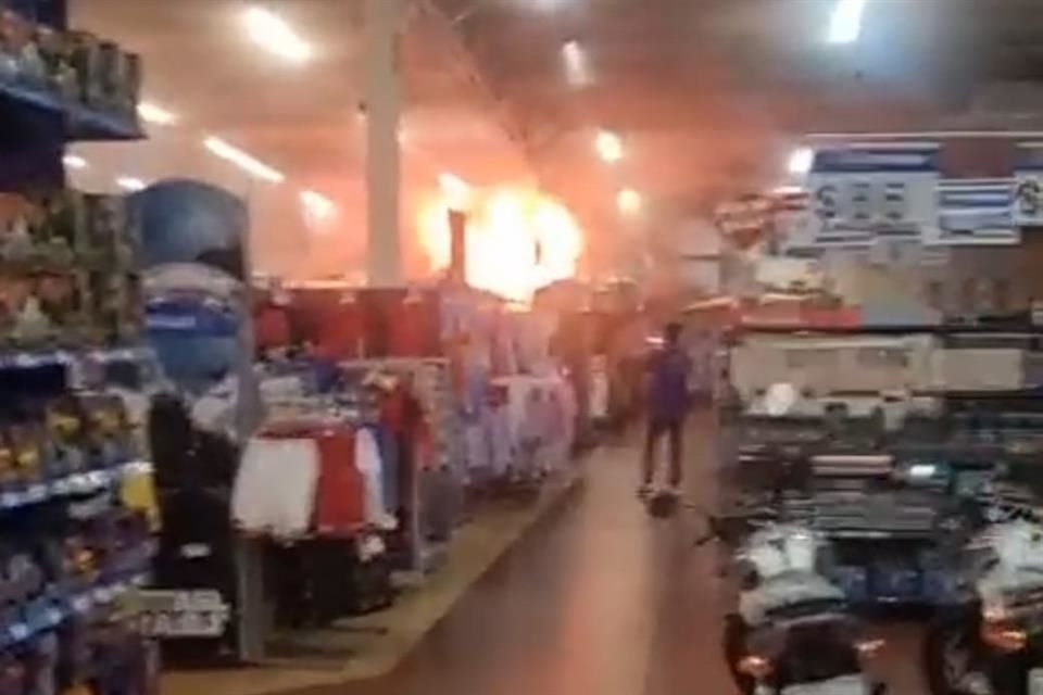 Alfaro confirma incendios provocados en tiendas de Zapopan