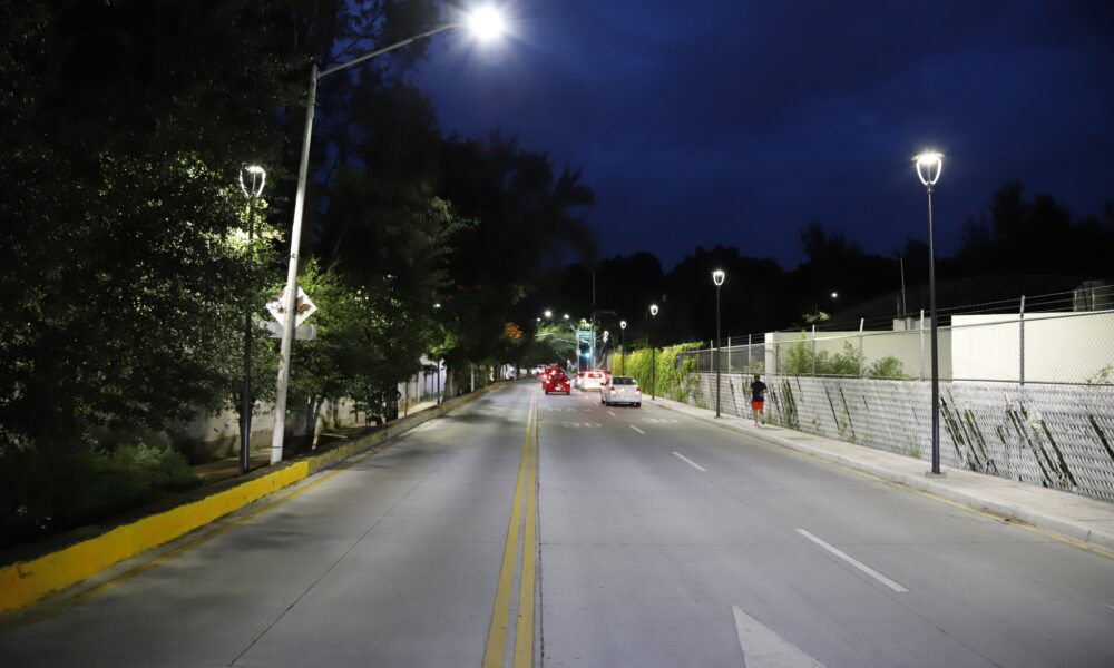 Entregan obras de rehabilitación de avenida Aztecas 