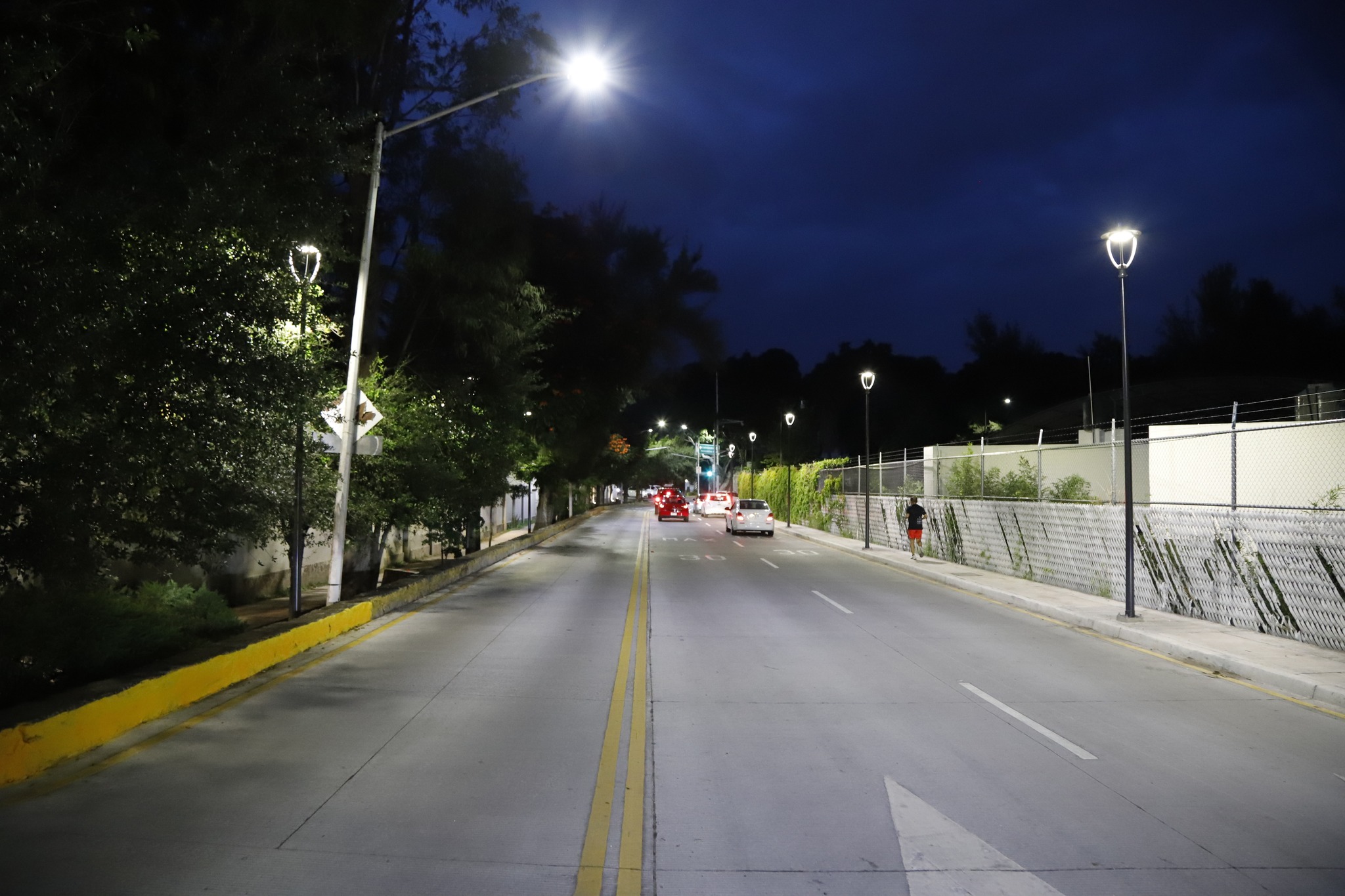 Entregan obras de rehabilitación de avenida Aztecas 