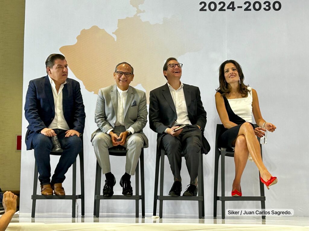 Lemus presenta gabinete de Salud