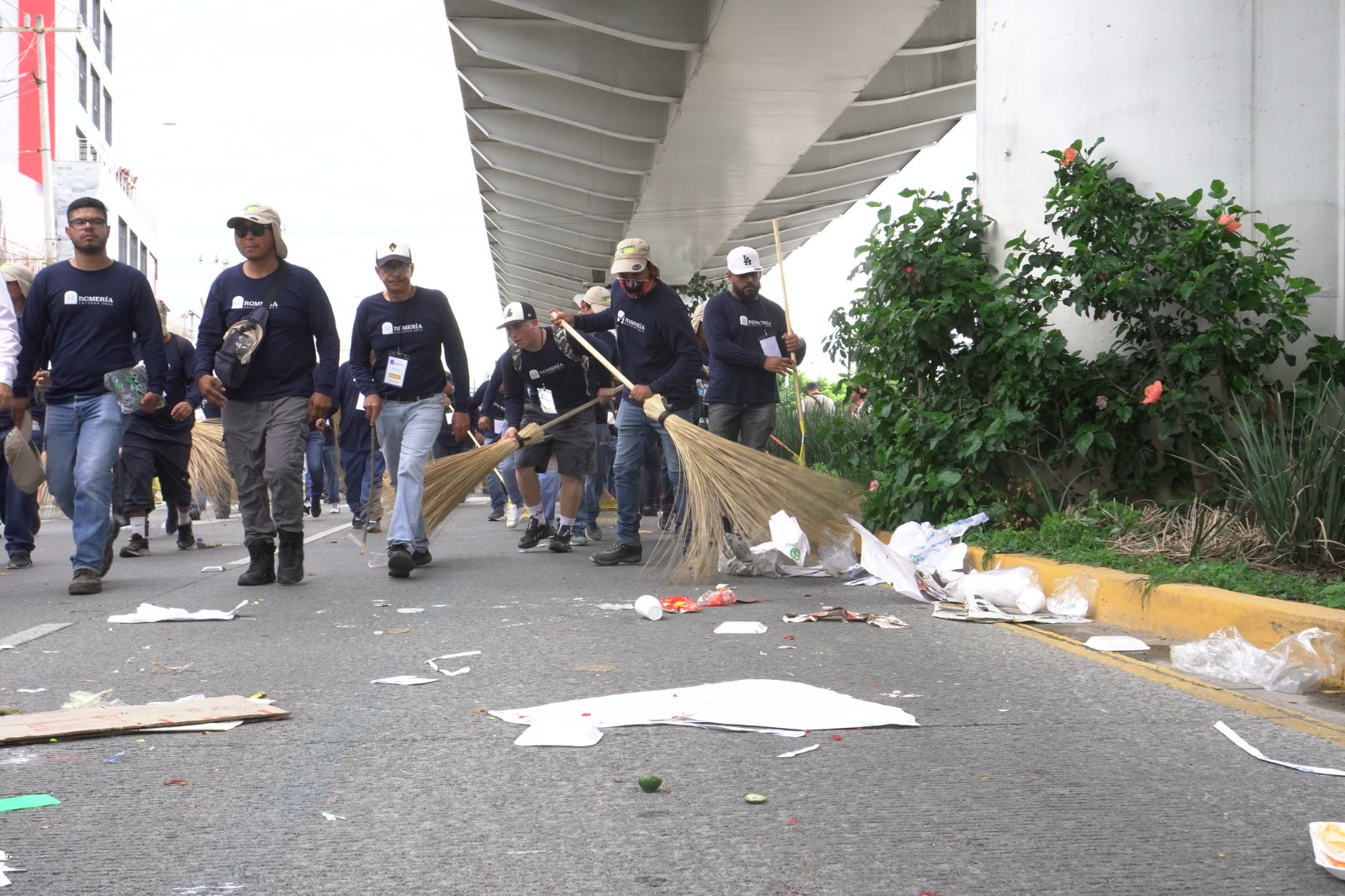 Romería genera 110 toneladas de basura; Cardenal llama a no tirar basura