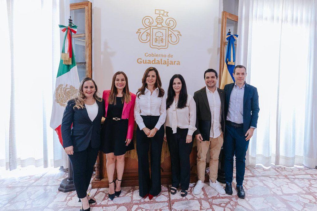 verónica delgadillo presenta a gobernador constitucional