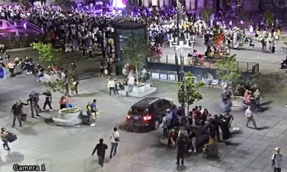 Roba camioneta; en huida embiste a personas afuera de la Catedral