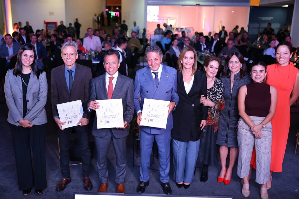 Zapopan presenta catálogo de las esculturas urbanas