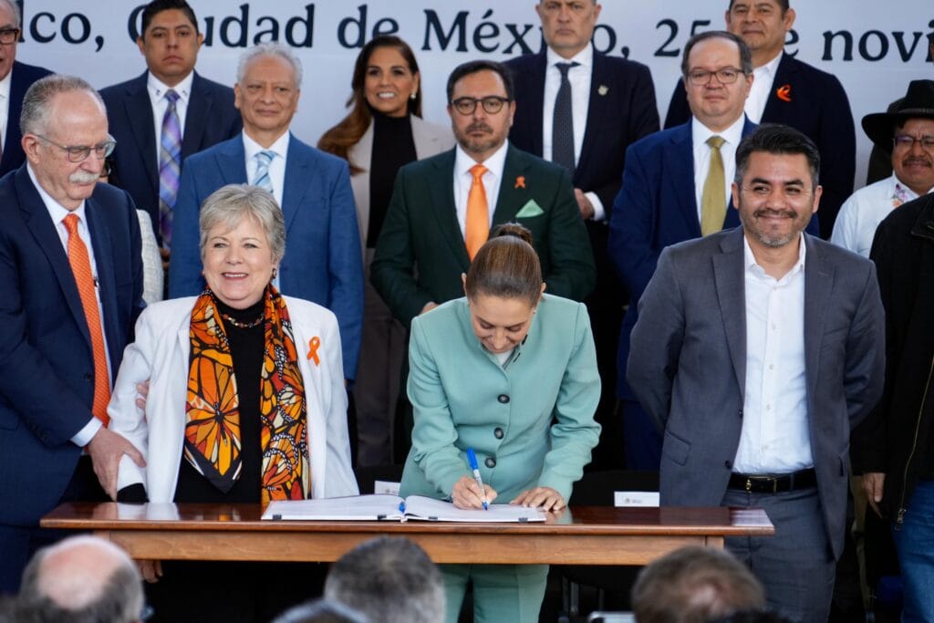 ‘Nos vemos pronto’; Sheinbaum y Lemus se encuentran en CDMX