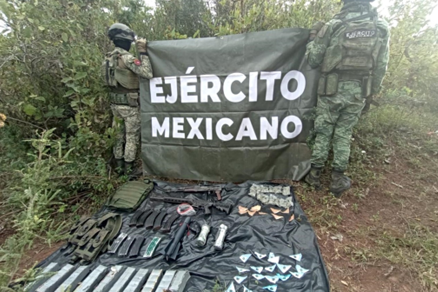 Ejército incauta armas largas, cartuchos y explosivos en Quitupan