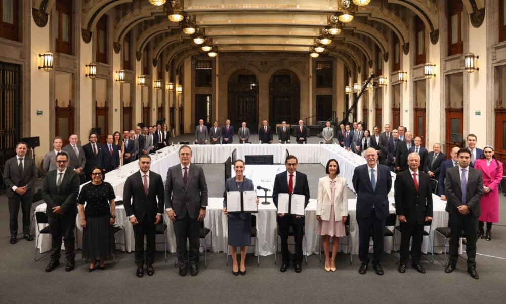 Sheinbaum firma acuerdo contra la inflación