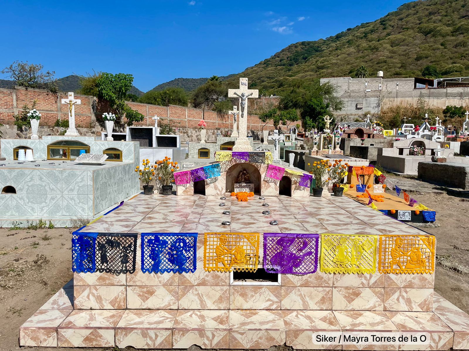 Tlajomulco arranca operativo de Día de Muertos en cementerios