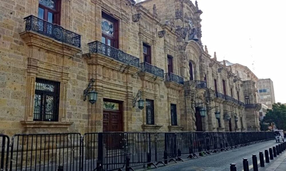 Lemus anuncia retiro de vallas de Palacio de Gobierno y Casa Jalisco