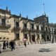 Lemus cumple; retiran vallas de Palacio de Gobierno