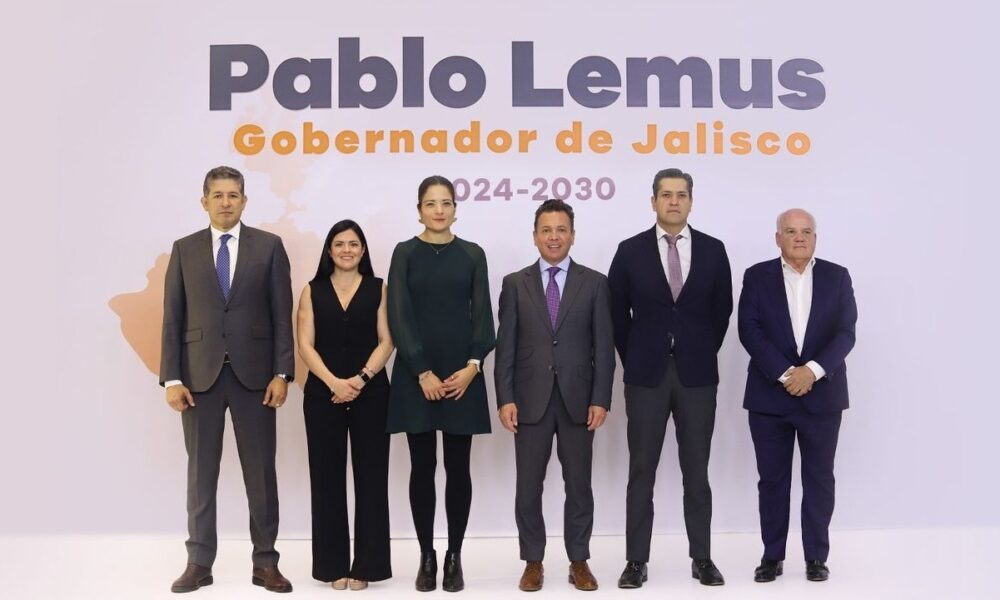 Lemus ratifica a Juan Carlos Flores como secretario de Educación
