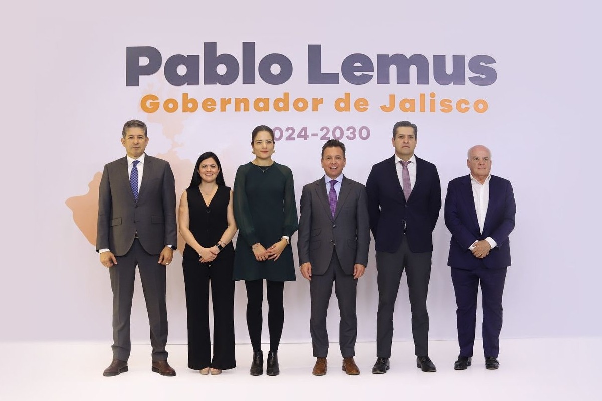 Lemus ratifica a Juan Carlos Flores como secretario de Educación