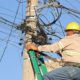 Retiran cableado obsoleto de la colonia San Andrés.