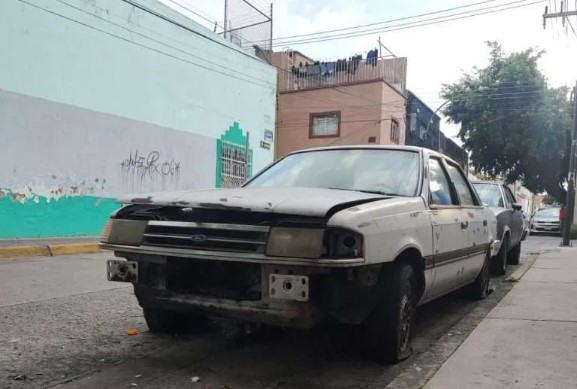 Tlaquepaque va contra autos abandonados