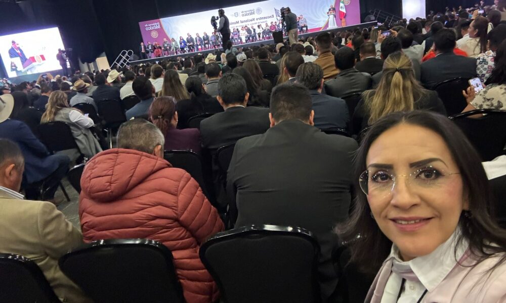 Laura Imelda acude a encuentro nacional con Sheinbaum