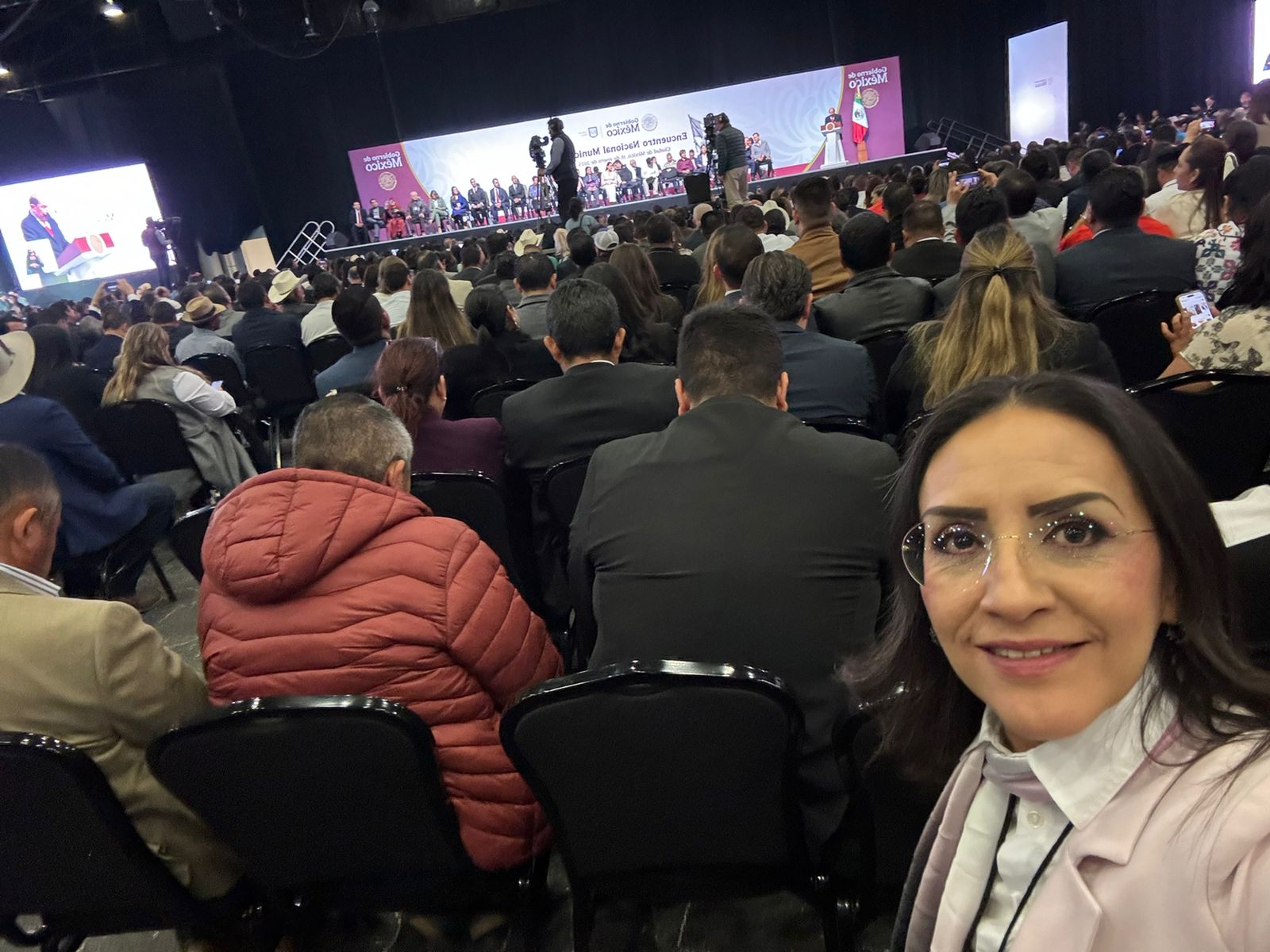 Laura Imelda acude a encuentro nacional con Sheinbaum