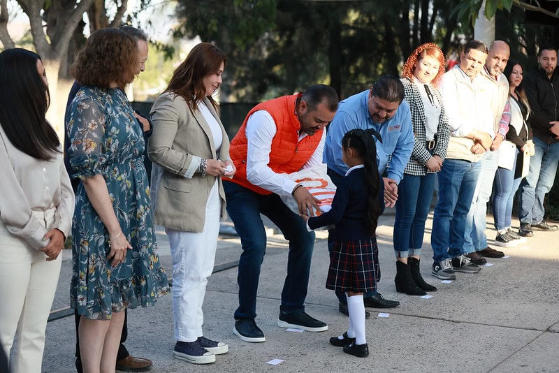 Arranca entrega de paquetes escolares en Tlajomulco