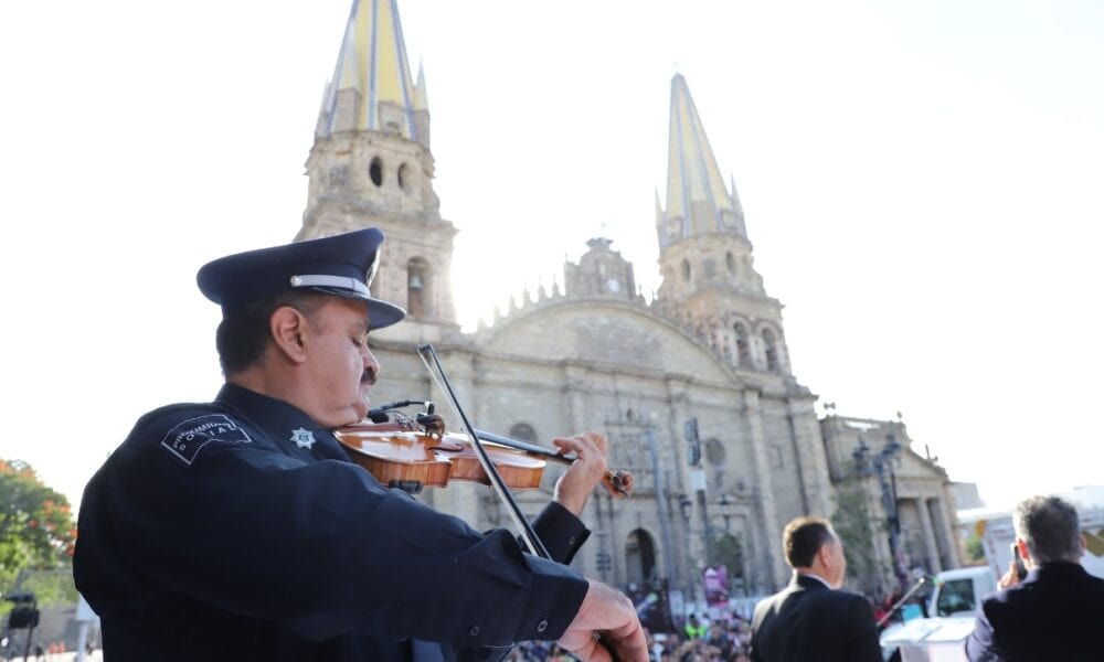 Guadalajara cumple 483, festejan con mariachi y picones