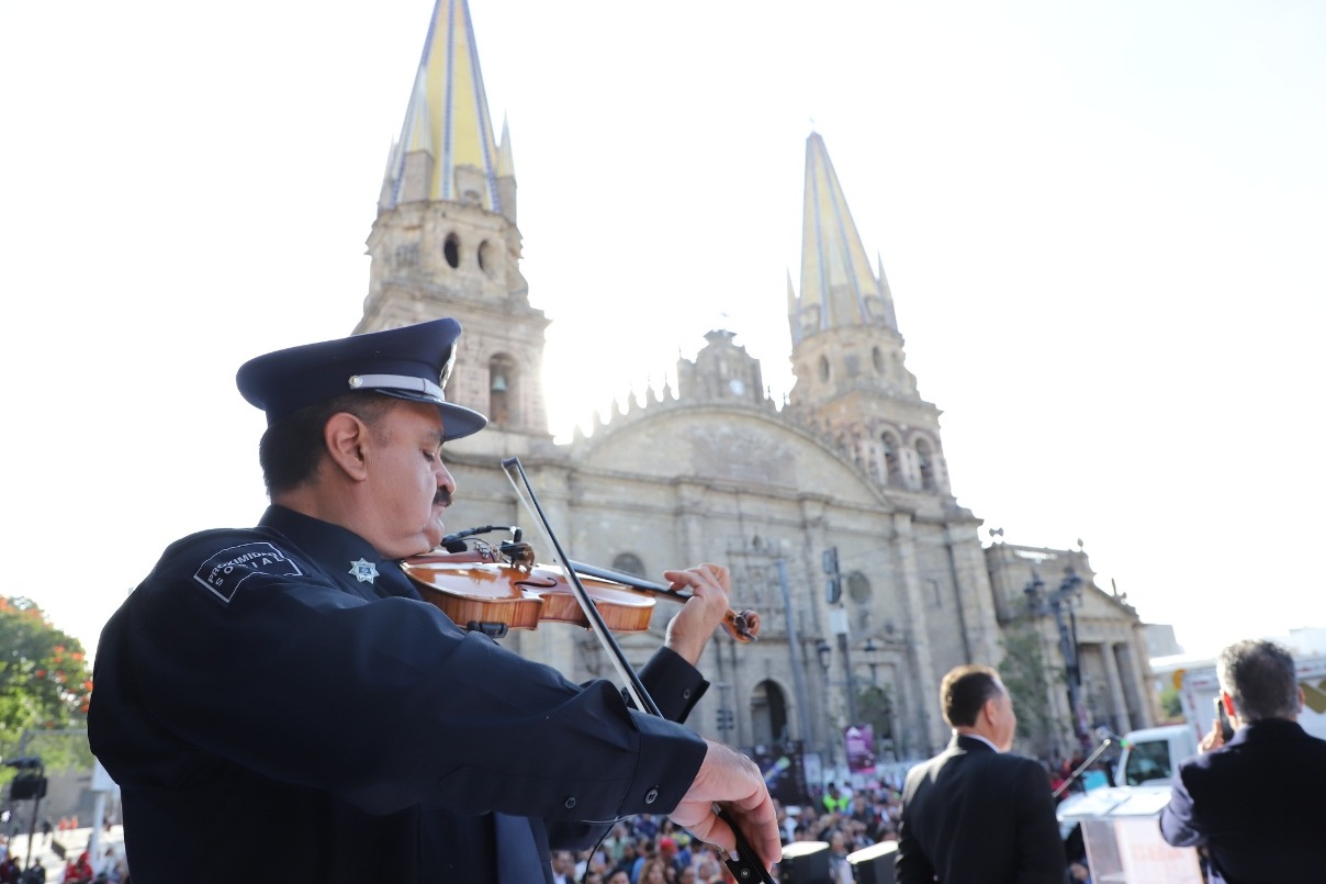 Guadalajara cumple 483, festejan con mariachi y picones