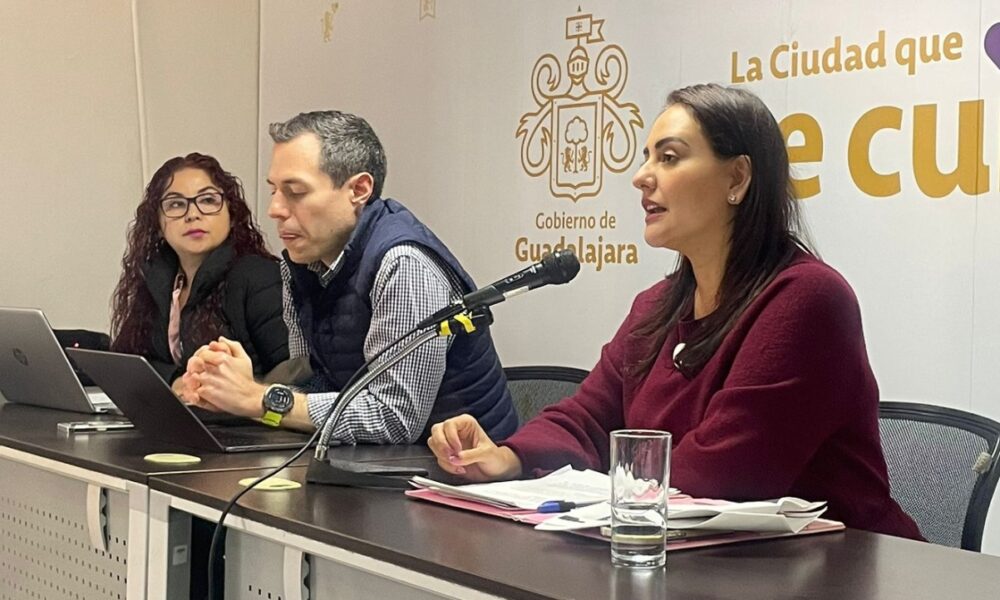 La regidora de Morena en Guadalajara, Mariana Fernández, denunció que el Ayuntamiento tapatío está incumpliendo con la regulación