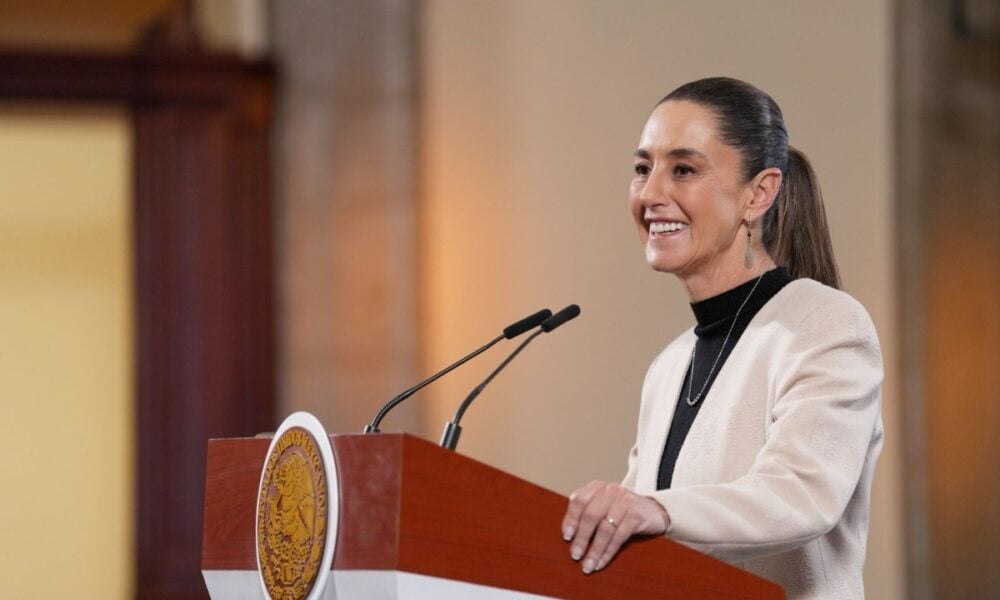 Sheinbaum va por acuerdo con gasolineros y producción de 1.8 millones de barriles en PEMEX