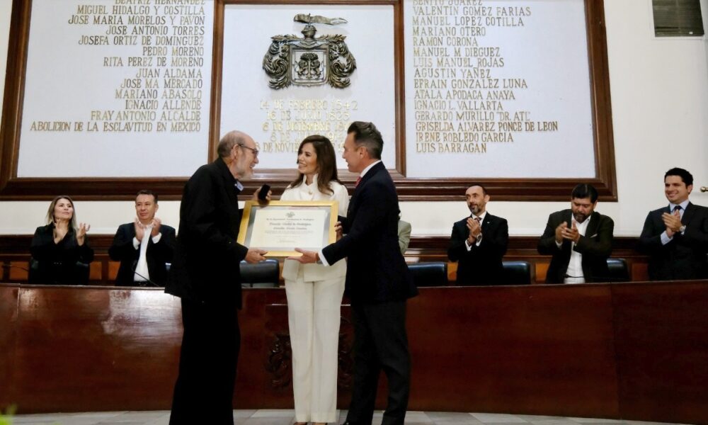 Entregan Medalla Ciudad de Guadalajara a Cornelio García 