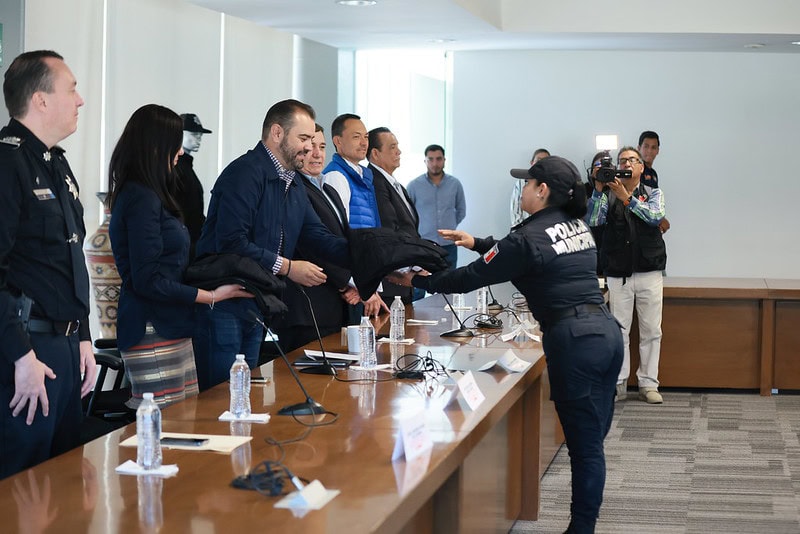Entregan uniformes a más de 700 policías de Tlajomulco
