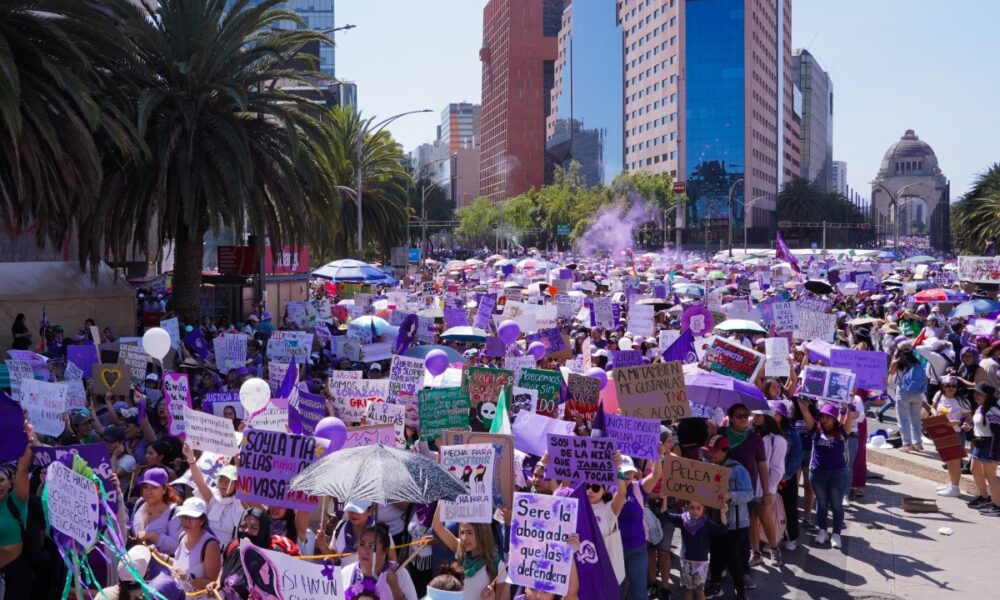 200 mil mujeres marchan en la CDMX, autoridades registran saldo blanco