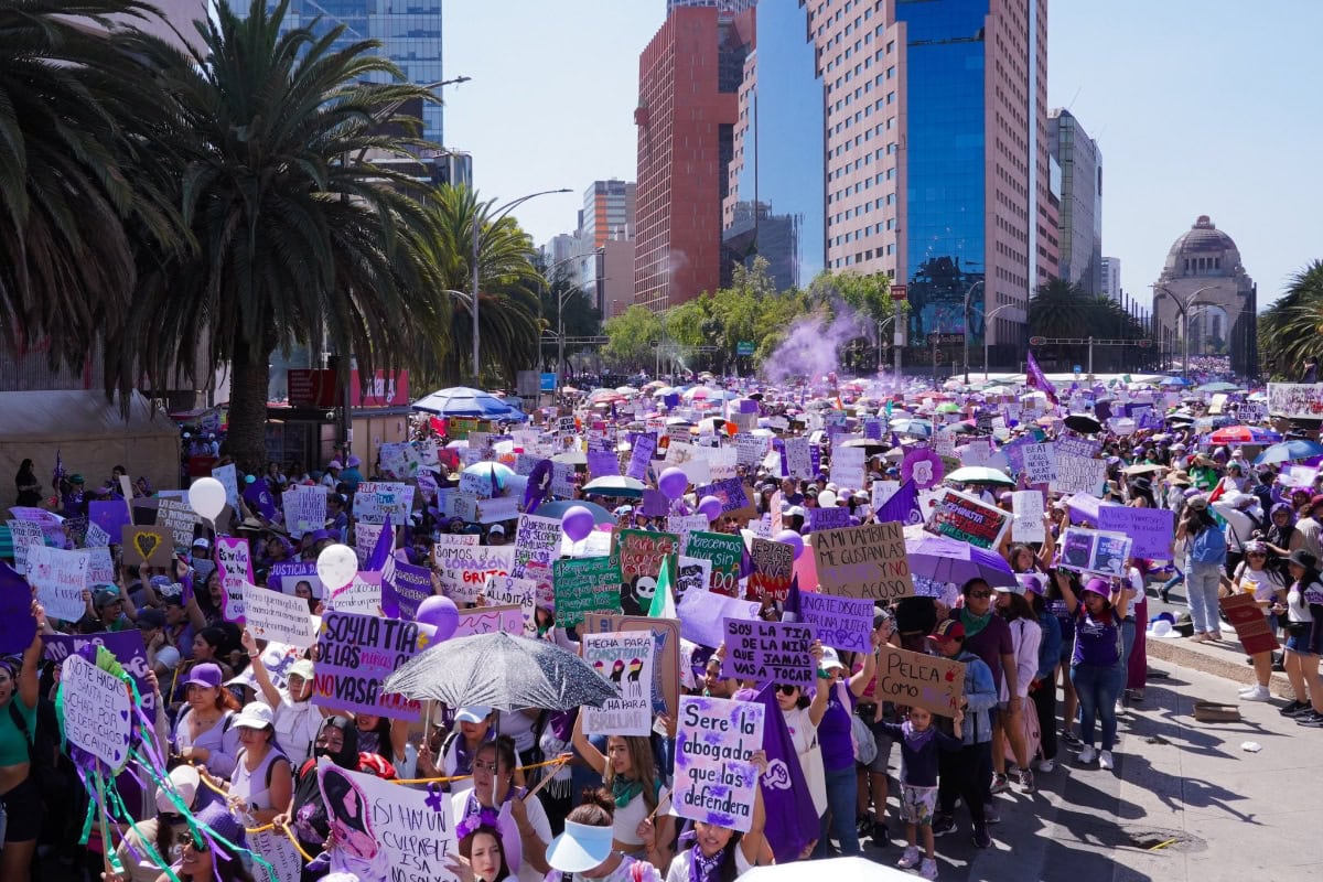 200 mil mujeres marchan en la CDMX, autoridades registran saldo blanco