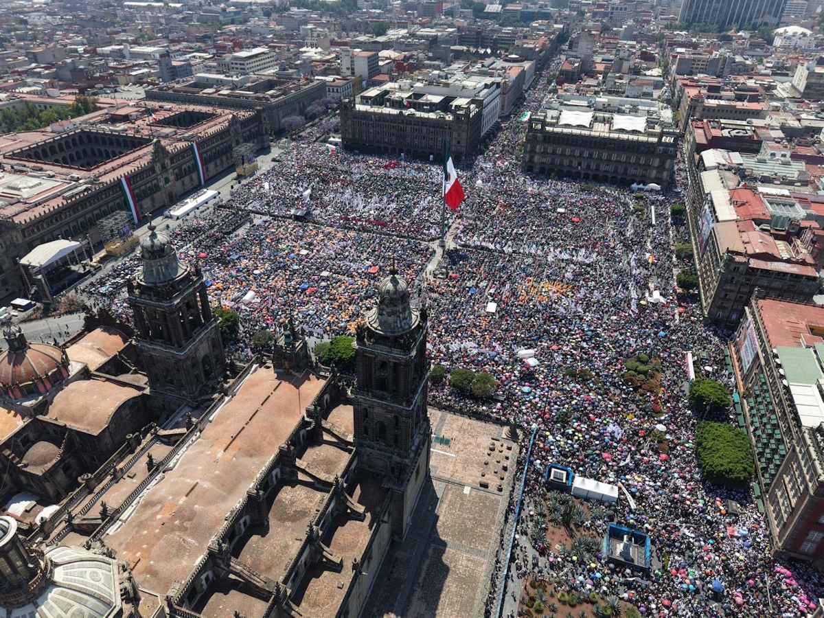 sheinbaum abarrota el zocalo