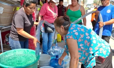 llevan cubetas con pipa de Tlaquepaque