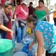 llevan cubetas con pipa de Tlaquepaque
