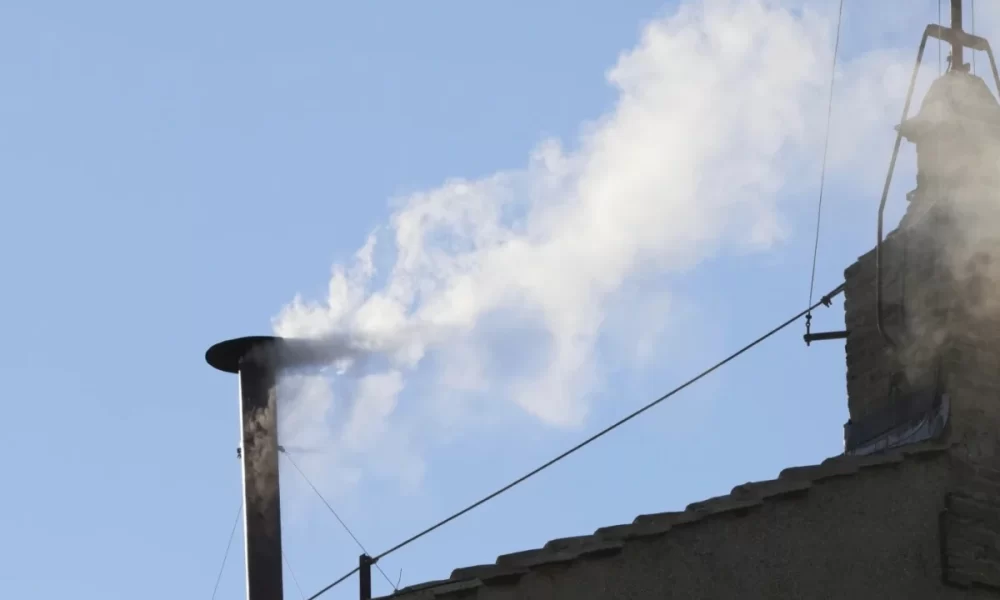 La Iglesia Católica tiene nuevo líder. Hay humo blanco