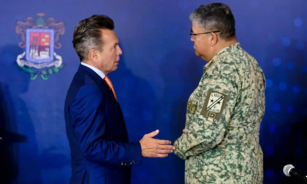 Pablo Lemus en reunión con militares