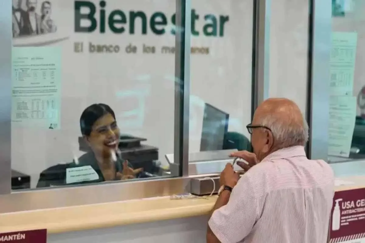 Adulto mayor beneficiario de los programas del bienestar