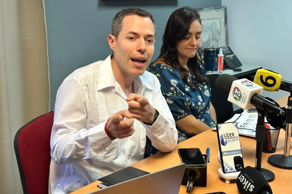 Juan Alberto Salinas y Mariana Fernández