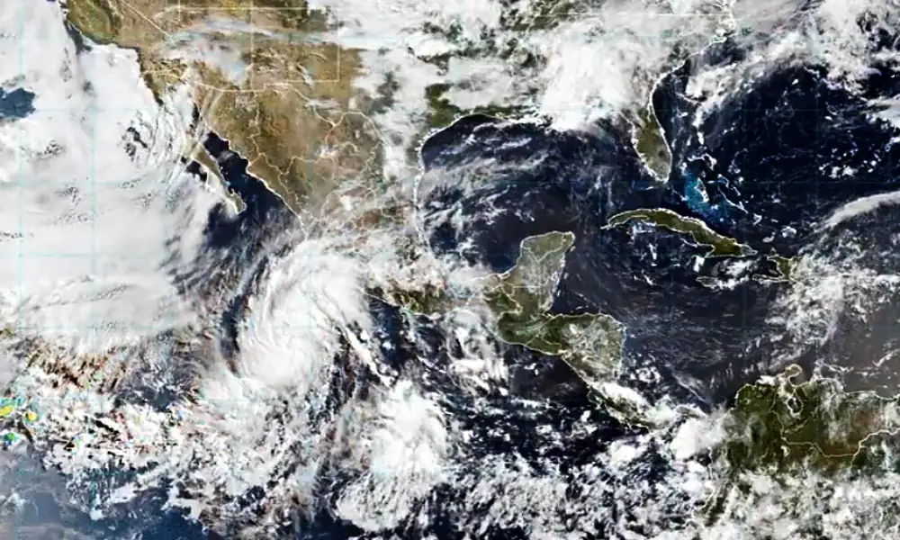 imagen satelital de la tormenta alvin