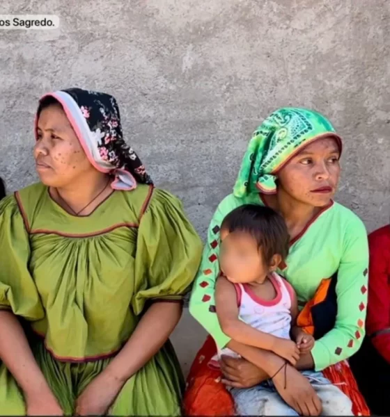 Mujeres y niños wixarikas de Jalisco