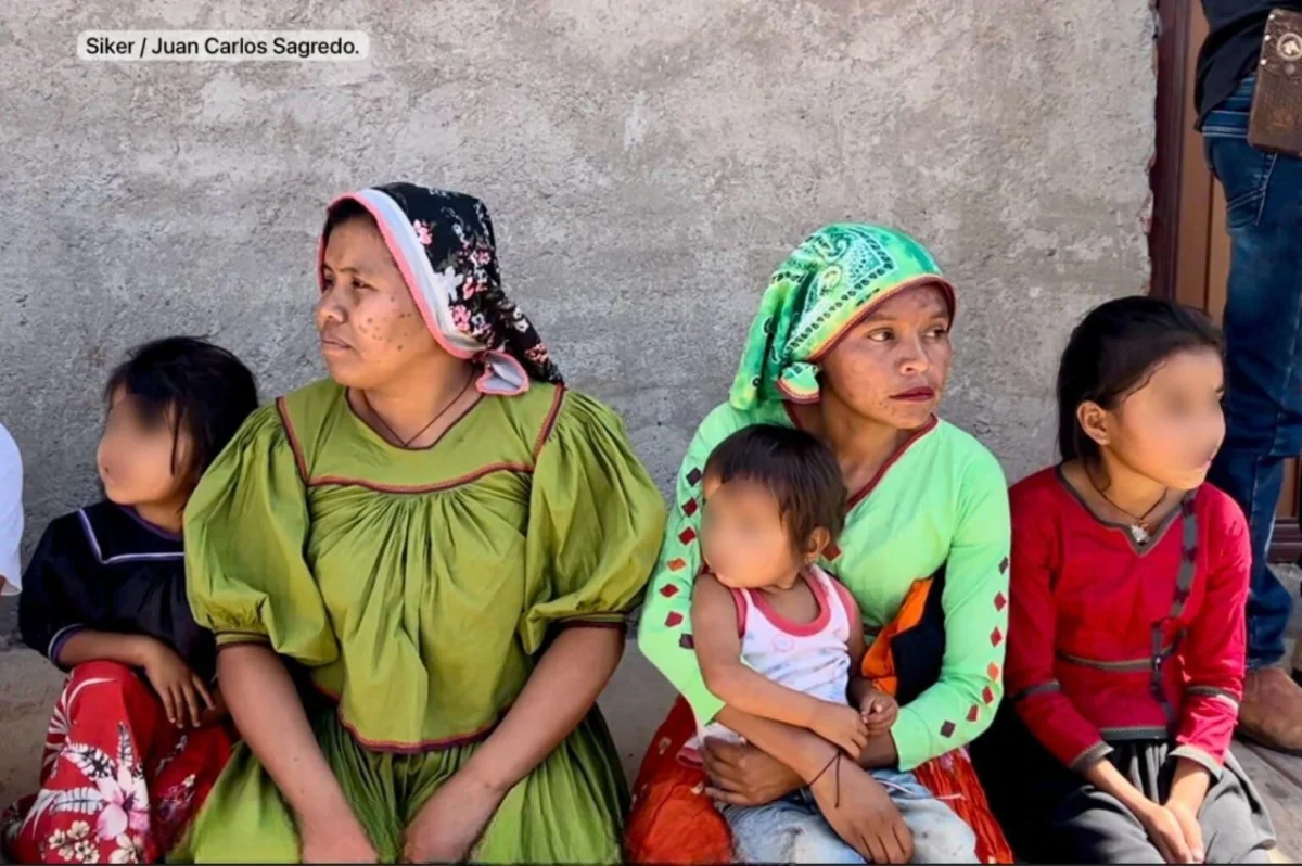 Mujeres y niños wixarikas de Jalisco