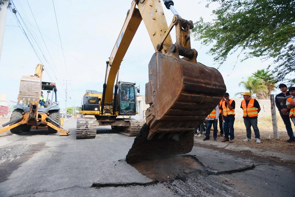 retroexcavadora trabaja en San Sebastián