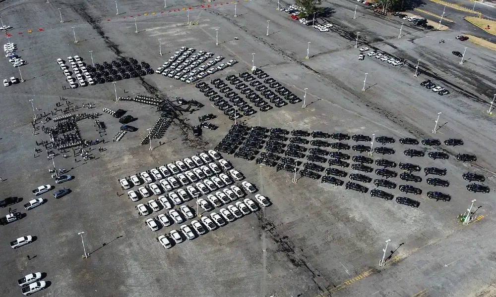 entregan equipo a policías de jalisco