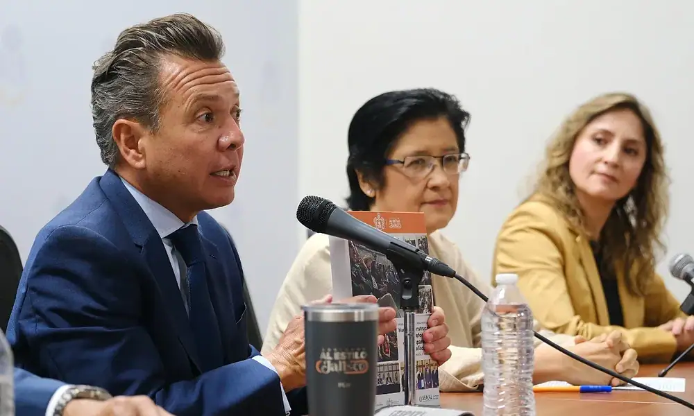 El gobernador de Jalisco en rueda de prensa
