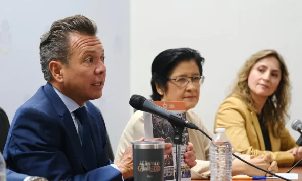 El gobernador de Jalisco en rueda de prensa
