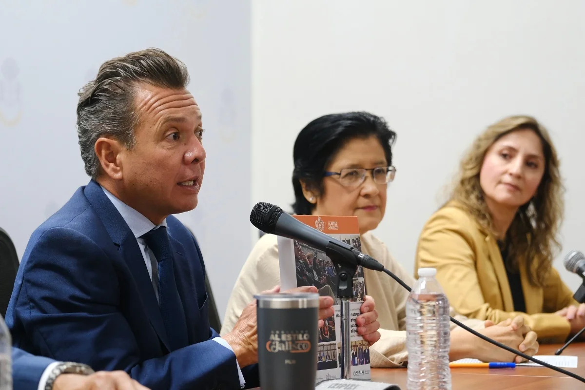 El gobernador de Jalisco en rueda de prensa