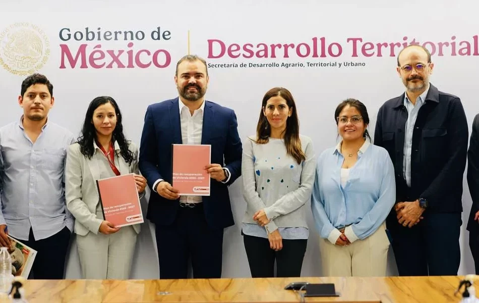 funcionarios de tlajomulco en sedatu presentan plan de recuperación de viviendas