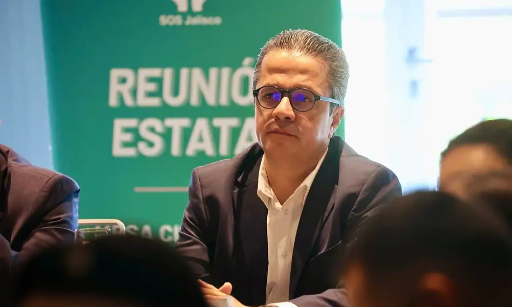 regidor de zapopan propone cambiar nombre de calle por Raúl Padilla