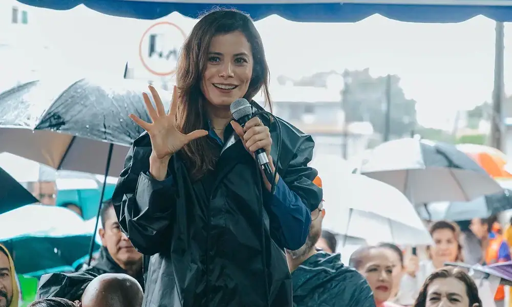 Verónica Delgadillo visita la colonia Beatriz Hernández Loza