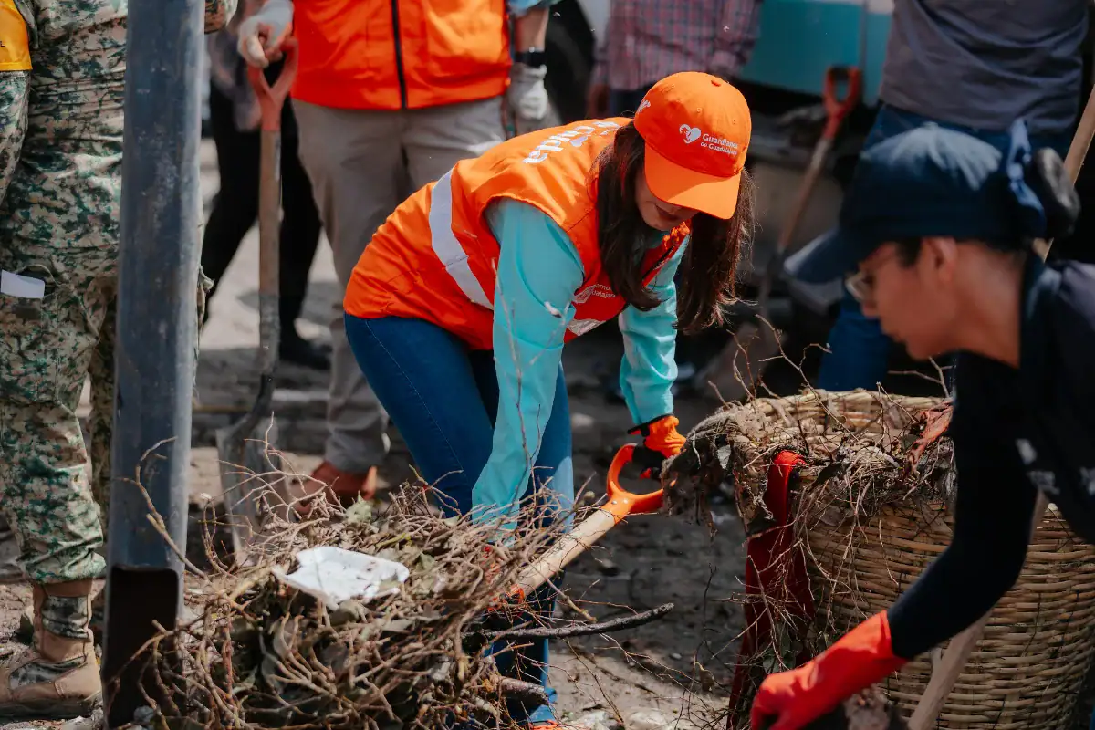 Vero Delgadillo trabaja en brigada contra el dengue