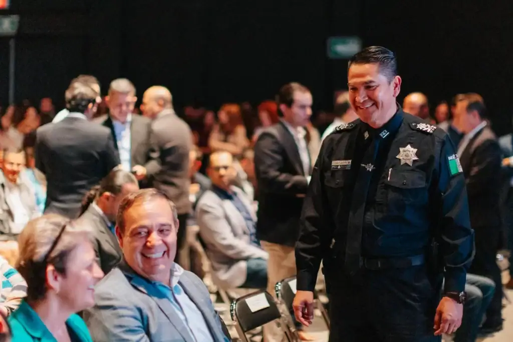 El Comisario de Guadalajara, Ismael Ramírez Méndez, asiste al informe de la alcaldesa