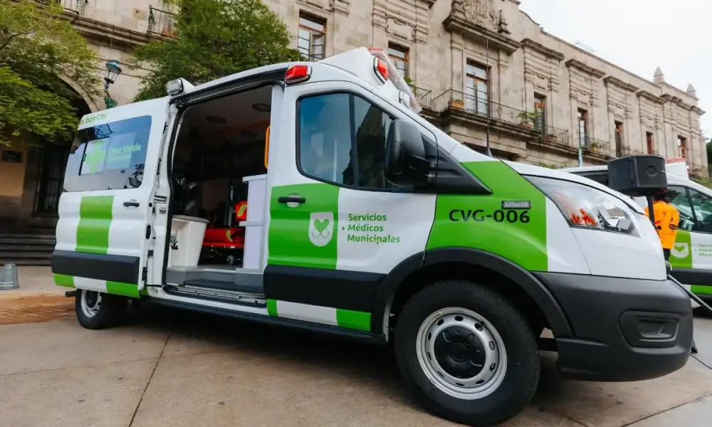 Entregan nuevas ambulancias para las Cruz Verde de Guadalajara